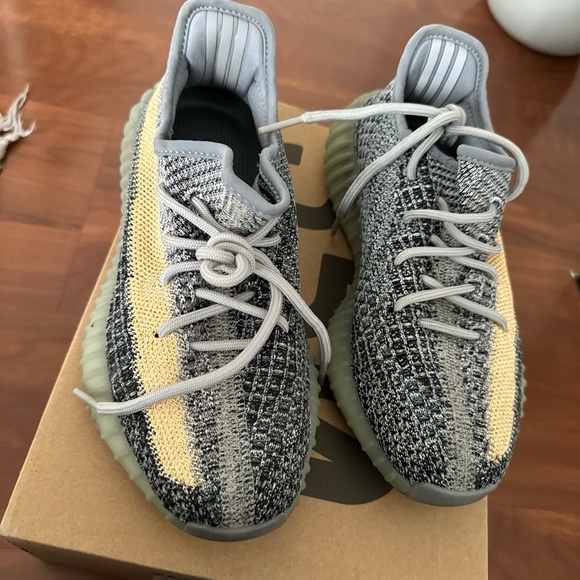 yeezy adidas originals v2 - Picture 1 of 3